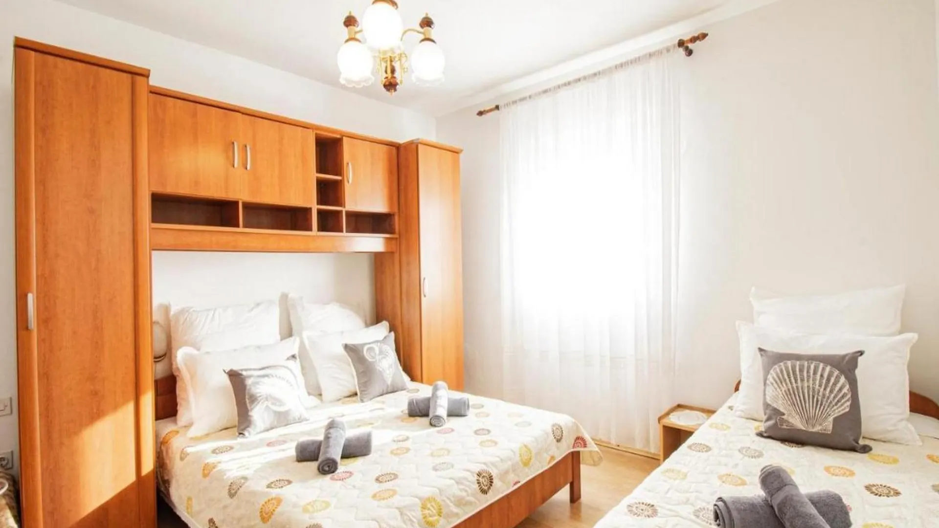 Apartments Viva パグ