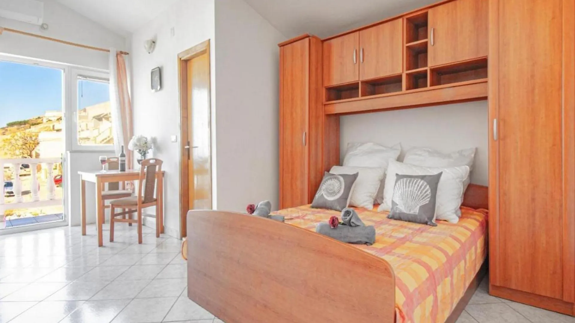 Apartments Viva Pag Town 0*,